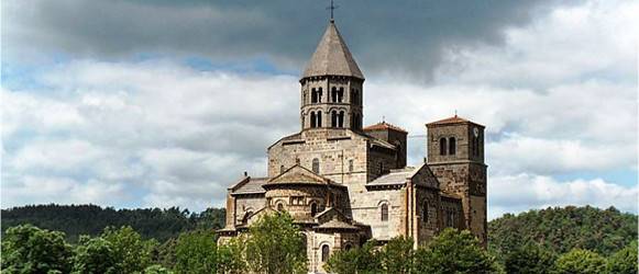 Vidéo : l'église de Saint-Nectaire et ses trésors