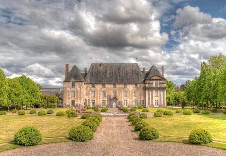 Album photo: 12 châteaux du Puy-de-Dôme