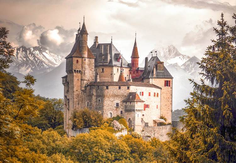 Qu’est-ce qu’un château ? Histoire d’une bâtisse au cœur du patrimoine français