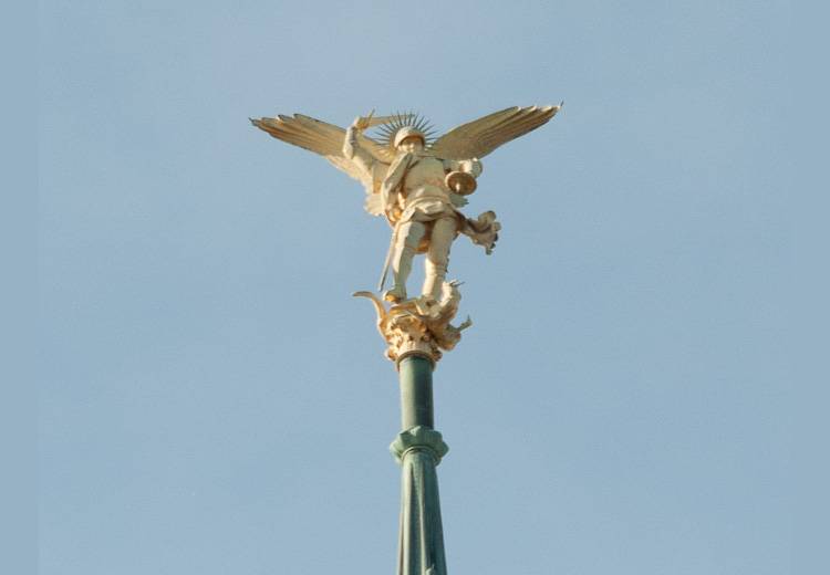 L'envol de l'archange de l'abbaye du Mont Saint Michel